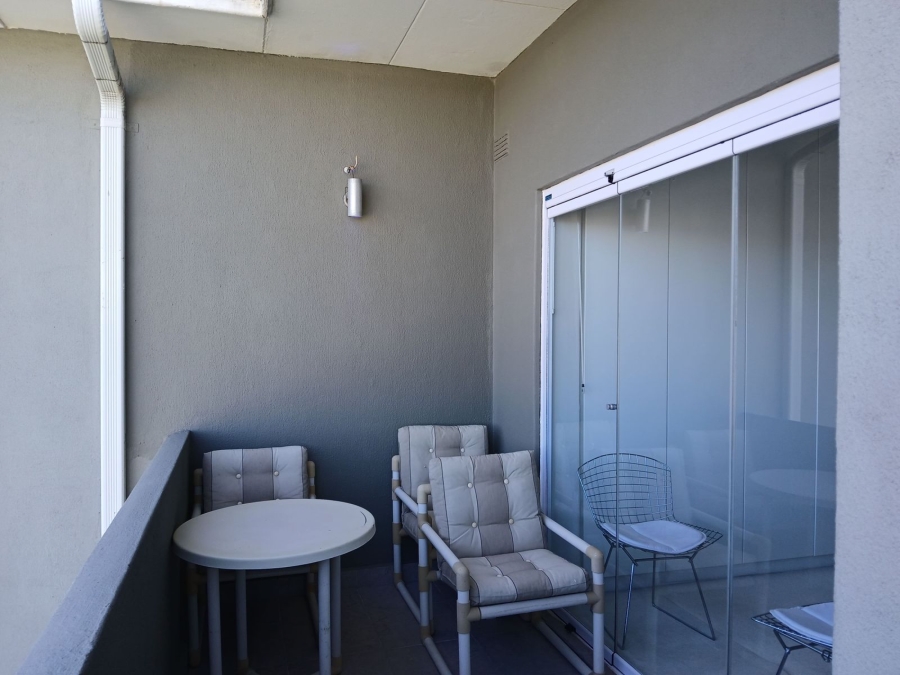 2 Bedroom Property for Sale in Sea Point Western Cape